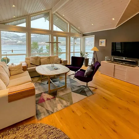 Seaside With Private Pier In Eidsvåg