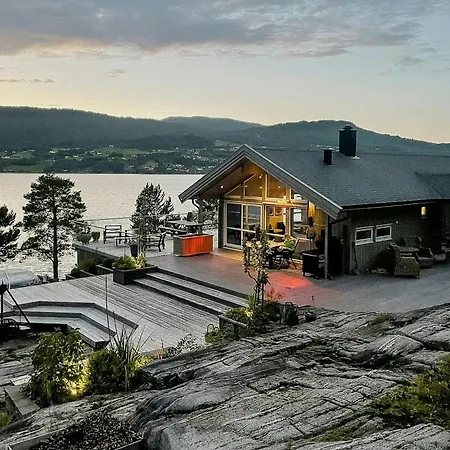 Seaside With Private Pier In Eidsvåg