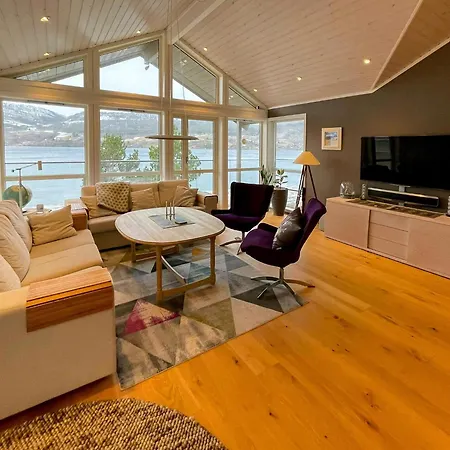 Seaside With Private Pier In Eidsvåg