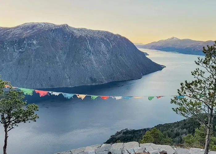 Seaside With Private Pier In Eidsvåg