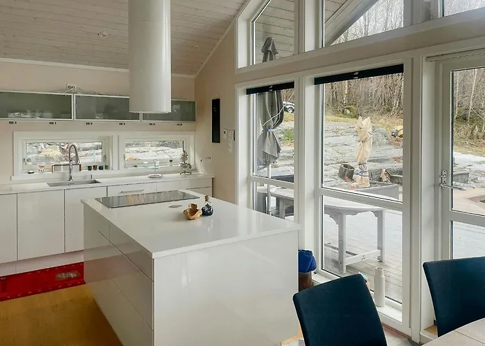 Vakantiehuis Seaside With Private Pier In