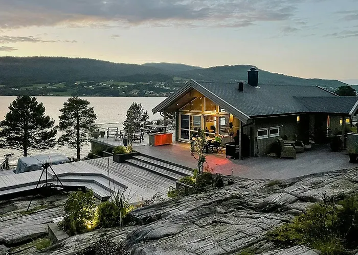 Seaside With Private Pier In Eidsvåg