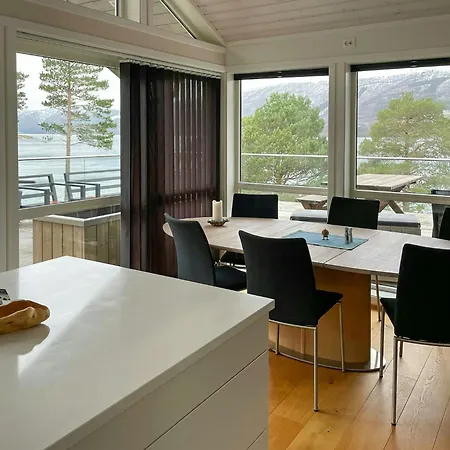 Dom wakacyjny Seaside With Private Pier In *